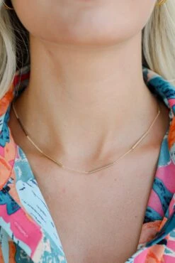 Andrea Gold Bar Chain Necklace -Trendy Clothing Store shopdressup gold chain necklace 4