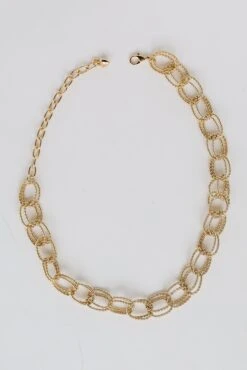 Scarlett Gold Chainlink Necklace -Trendy Clothing Store shopdressup gold chainlink necklace 3